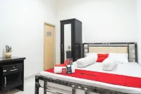 RedDoorz Syariah Near Grand Galaxy Park Hotels in Bekasi City
