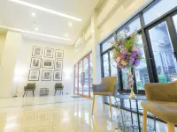 Metro Hotel Hotels near Wat Traimit