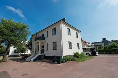 Townhouse Apartments Hotels near Gröna Uddens Camping