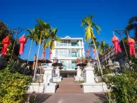 B2 Riverside Colonial Hotel Hotels near Kalare Night Bazaar