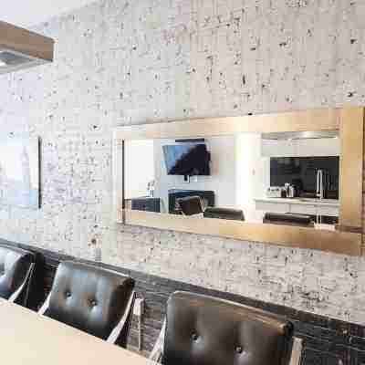 Boutique Lofts Milton Parc by Simplissimmo Dining/Meeting Rooms