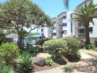 Casablanca Beachfront Apartments Hotel dekat Kings Beach