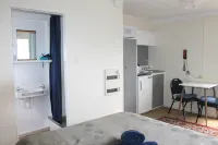 Aaron Court Motel