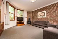 Federation Gardens & Possums Hideaway Hotels in Blackheath