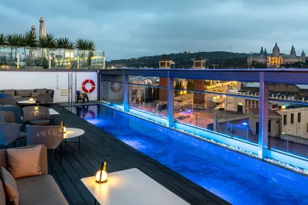 Occidental Barcelona 1929 Отели рядом с достопримечательностью «Собор Святого Креста и Святой Евлалии»