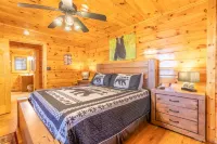 Comfort Cabin Bearway to Heaven w Private Hot Tub