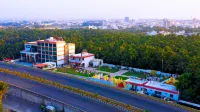 The Grand Astoria Somnath Отели рядом с достопримечательностью «Veraval Seafront»