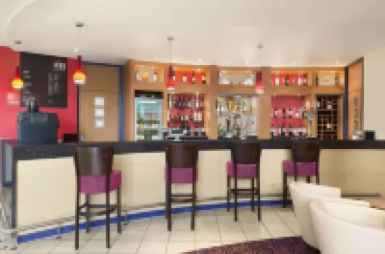 Ramada by Wyndham London North M1