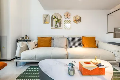 傾城民宿(昆明新迎新城白龍路地下鉄駅) Kunming University of Science and Technology Xinying Campus Gymnasium周辺のホテル