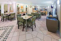 Baymont by Wyndham Lubbock - Downtown Civic Center - sarapan