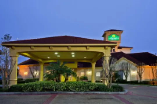 La Quinta Inn & Suites by Wyndham USF (Near Busch Gardens) Hotels near Busch Gardens