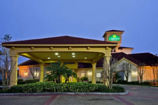 La Quinta Inn & Suites by Wyndham USF (Near Busch Gardens)