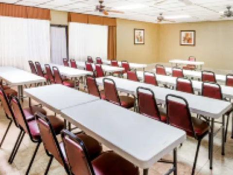 Days Inn by Wyndham Batesville Hotels in Batesville