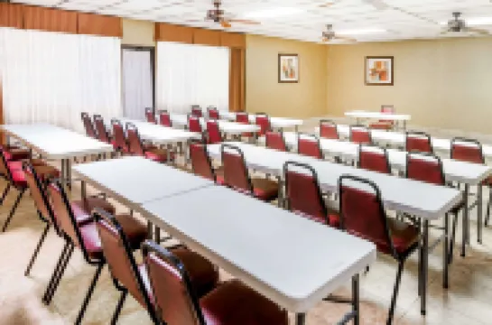 Days Inn by Wyndham Batesville Hotels in Batesville