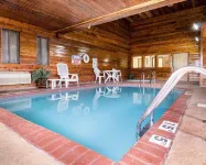 Quality Inn I-70 at Wanamaker - Kolam Renang