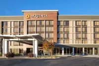 La Quinta Inn & Suites by Wyndham Rancho Cordova Sacramento - parking