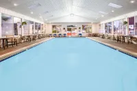 Super 8 by Wyndham Mackinaw City/Beachfront Area - de playa
