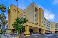 La Quinta Inn & Suites by Wyndham Anaheim Hotel in zona Animation Academy