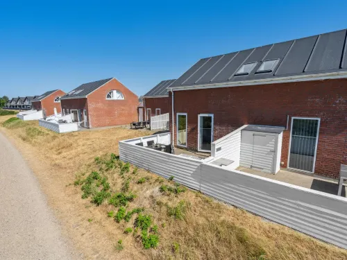 "Aappo" - 2.3km from the Sea