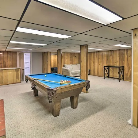 Bluefield Retreat w/ Pool Table: Near Parks!