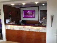 Ridgecrest Gardens Hotel Các khách sạn gần Trung tâm mua sắm Harbor Point
