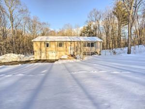 Family-Friendly Saugerties Home with Hot Tub and Games