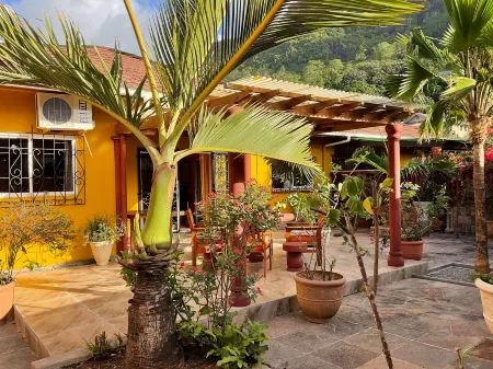 Effie Mountain View Halona Villa Отели в г. Рош Каиман