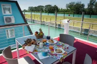 Tranquil Marina Azzurra Resort House boat 2 camere da letto 6 posti letto