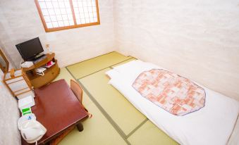 4. Hotel Gr..