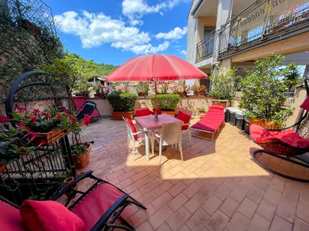 Central Spoleto Apartment with Large Sunny Terrace with Views