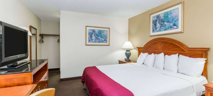 Days Inn by Wyndham West des Moines / Clive Hotels in Polk County