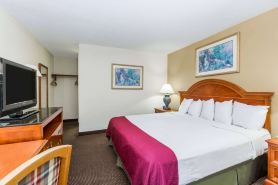Days Inn by Wyndham West des Moines / Clive