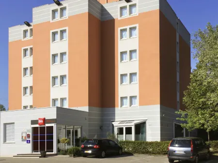 Ibis Lyon Sud Chasse-Sur-Rhône Отели в г. Серезен-дю-Рона