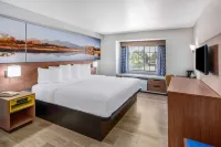 Days Inn and Suites by Wyndham Greeley