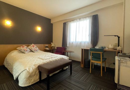 2. Hotel Pl..