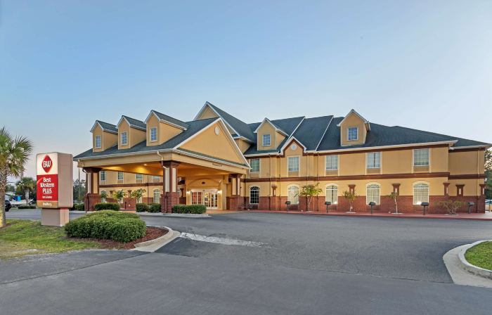 Best Western Plus Bradbury Inn  Suites
