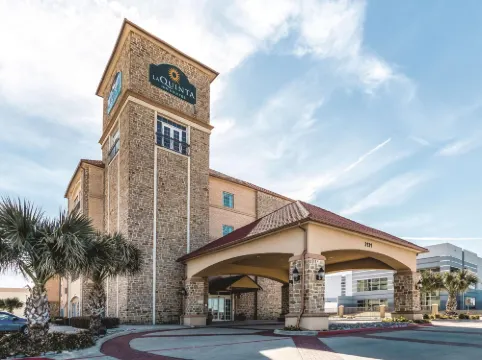 La Quinta Inn & Suites by Wyndham Dallas Grand Prairie South Hotels in Grand Prairie