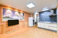 Gwangyang Banwolsanjang Pension