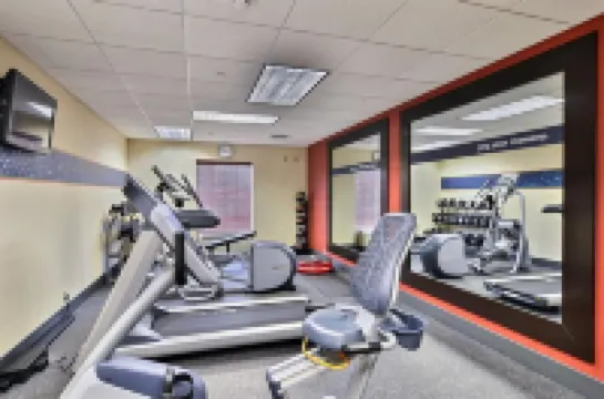 威廉斯堡廣場州立學院歡朋飯店套房