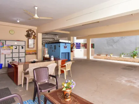 Avinashi Suites