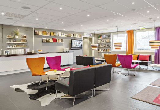 슈어 호텔 조식 공간