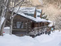 Okukinu-onsenkyou Hatcyo-no-yu Hotels near クロベの大木
