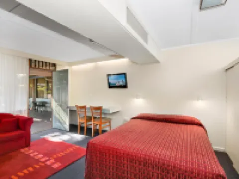 Cedar Lodge Motel Hotels in Morwell