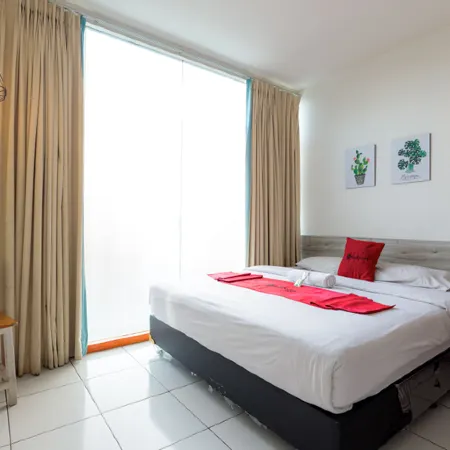 RedDoorz Near Mangga Dua Mall Отели рядом с достопримечательностью «Музей Маритайм»