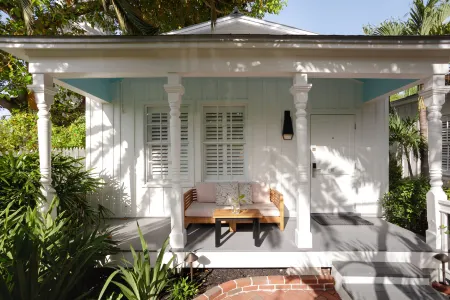 Lighthouse Hotel - Key West Historic Inns Отели в г. Ки-Уэст