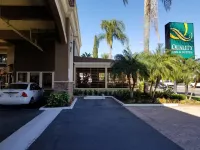Quality Inn & Suites Anaheim Maingate - موقف سيارات