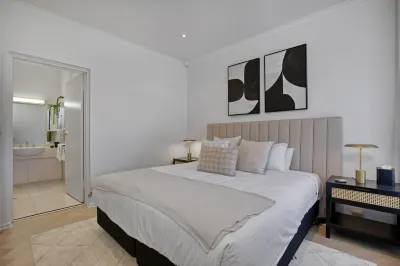 Luna's Lookout: Esplanade, Henley Beach Hotels near Cellarbrations