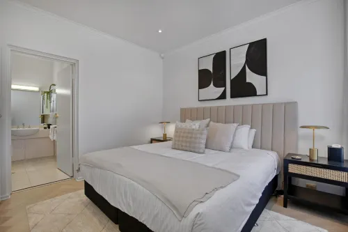 Luna's Lookout: Esplanade, Henley Beach Hotel di Henley Beach
