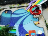 Grand Aquarium Hotel Pangandaraan - ビーチサイド