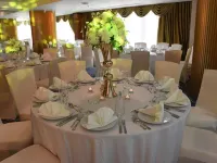 Coral Tower Hotel by Hansa Các khách sạn gần Đường Rainbow